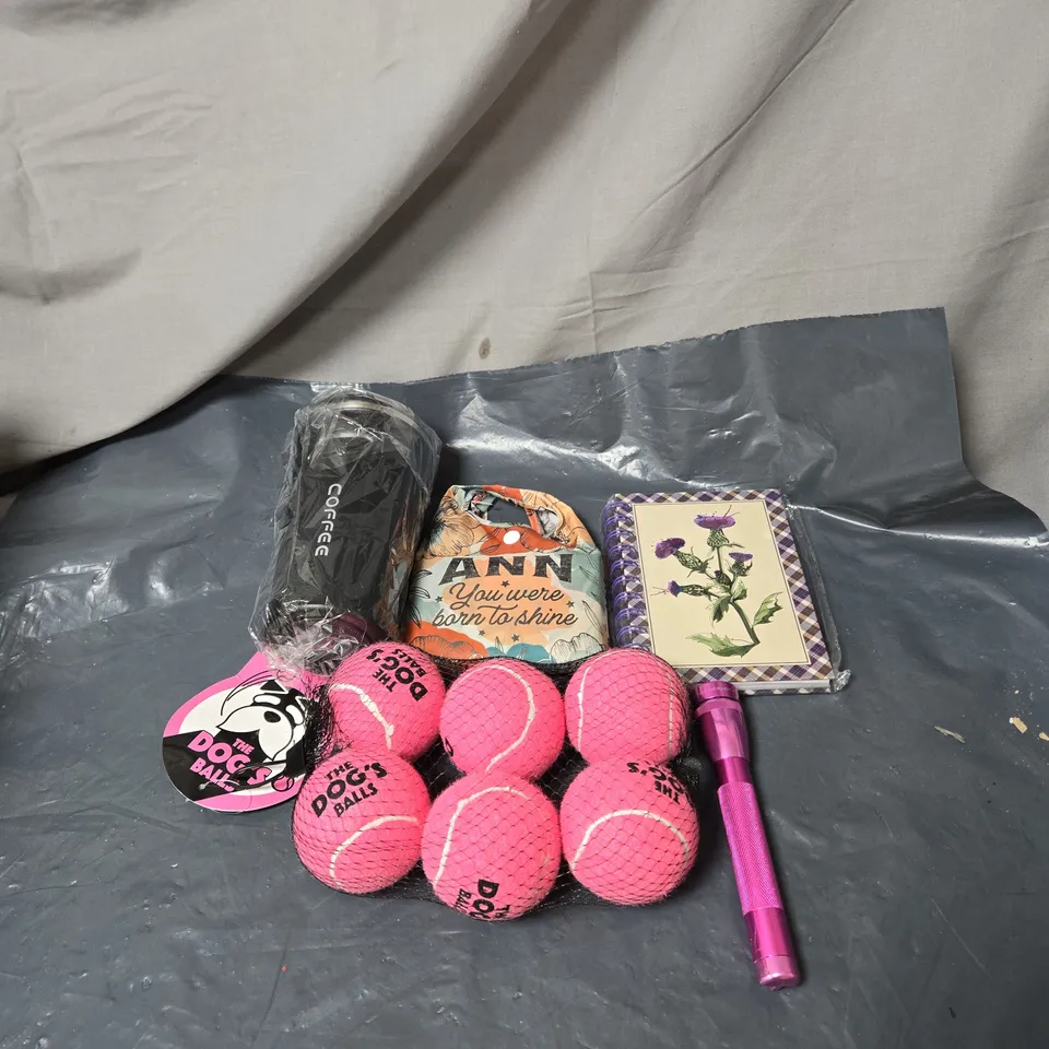APPROXIMATELY 20 ASSORTED ITEMS TO INCLUDE TORCH, NOTE PAD, THE DOGS BALLS, TOTE BAG, COFFEE TRAVEL MUG ETC