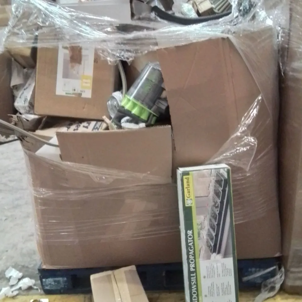 PALLET OF ASSORTED HOUSEHOLD GOODS AND PRODUCTS TO INCLUDE;VACUUM CLEANER,ELECTRIC WINDOWSILL PROPAGATOR,CHANDELIER