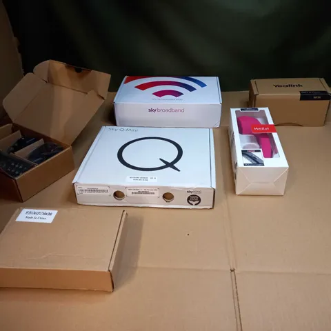 LOT OF APPROX 6 BOXED ASSORTED HOUSEHOLD ITEMS TO INCLUDE: SKY BROADBAND HUB, SKY Q MINI, RETRO HANDSET