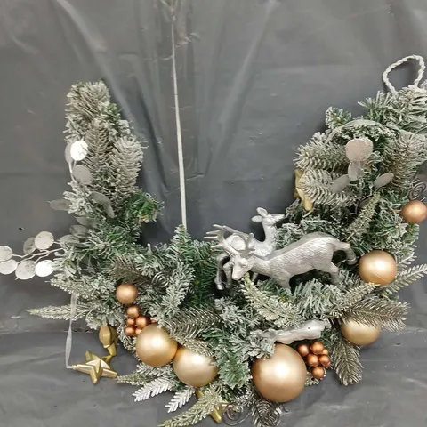 FESTIVE DEER SWAG CHRISTMAS WALL DECORATION