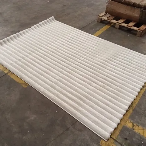 QUALITY DESIGNER AREA RUG - APPROXIMATELY 230CM X 160CM