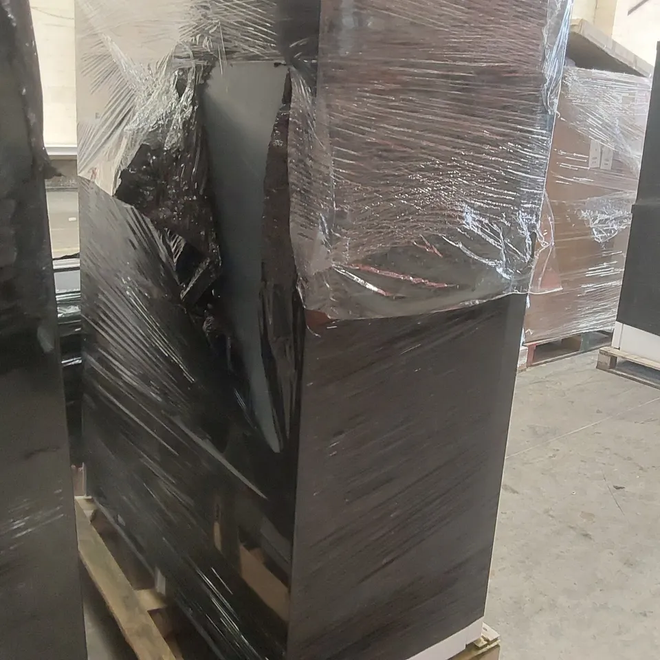 PALLET CONTAINING APPROXIMATELY 4x ASSORTED LEC MEDICAL FRIDGES