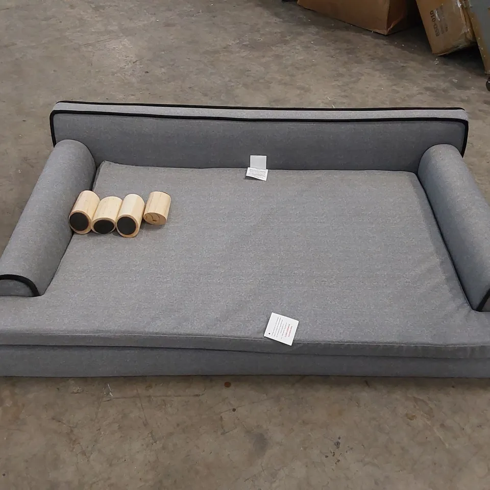 BOXED DOG SOFA (1 BOX)
