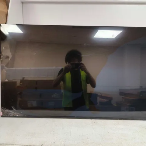 SAMSUNG 50-INCH LED TV – MODEL UE50 SMASHED SCREEN