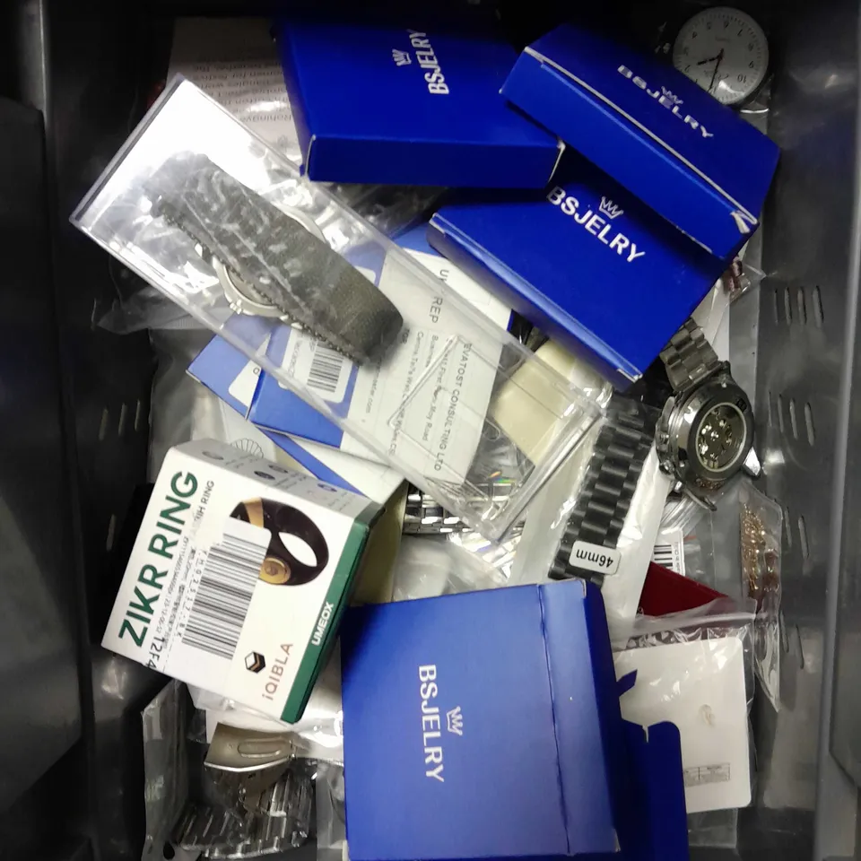 APPROXIMATELY 25 ASSORTED JEWELLERY PRODUCTS TO INCLUDE RINGS, WATCHES, BRACELETS ETC 