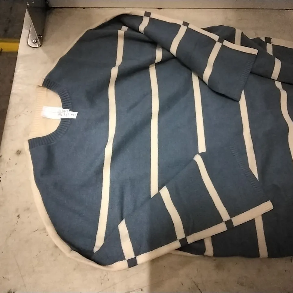 BOX CONTAINING WYNNE LAYERS BLUE  JUMPERS , SIZE S, 23PCS