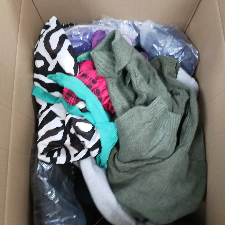 BOX OF APPROXIMATELY 15 ASSORTED CLOTHING ITEMS TO INCLUDE BATHING BRA, TRACKSUIT BOTTOMS, PLT DUNGAREE ETC