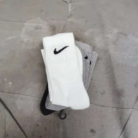 NIKE SOCKS PACK – 3 PAIRS (WHITE, GREY & BLACK)