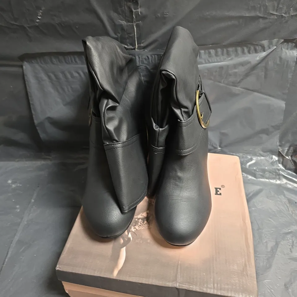 CORE COLLECTION BLACK PU KNEE-HIGH BOOTS, UK 8 (EU 41)