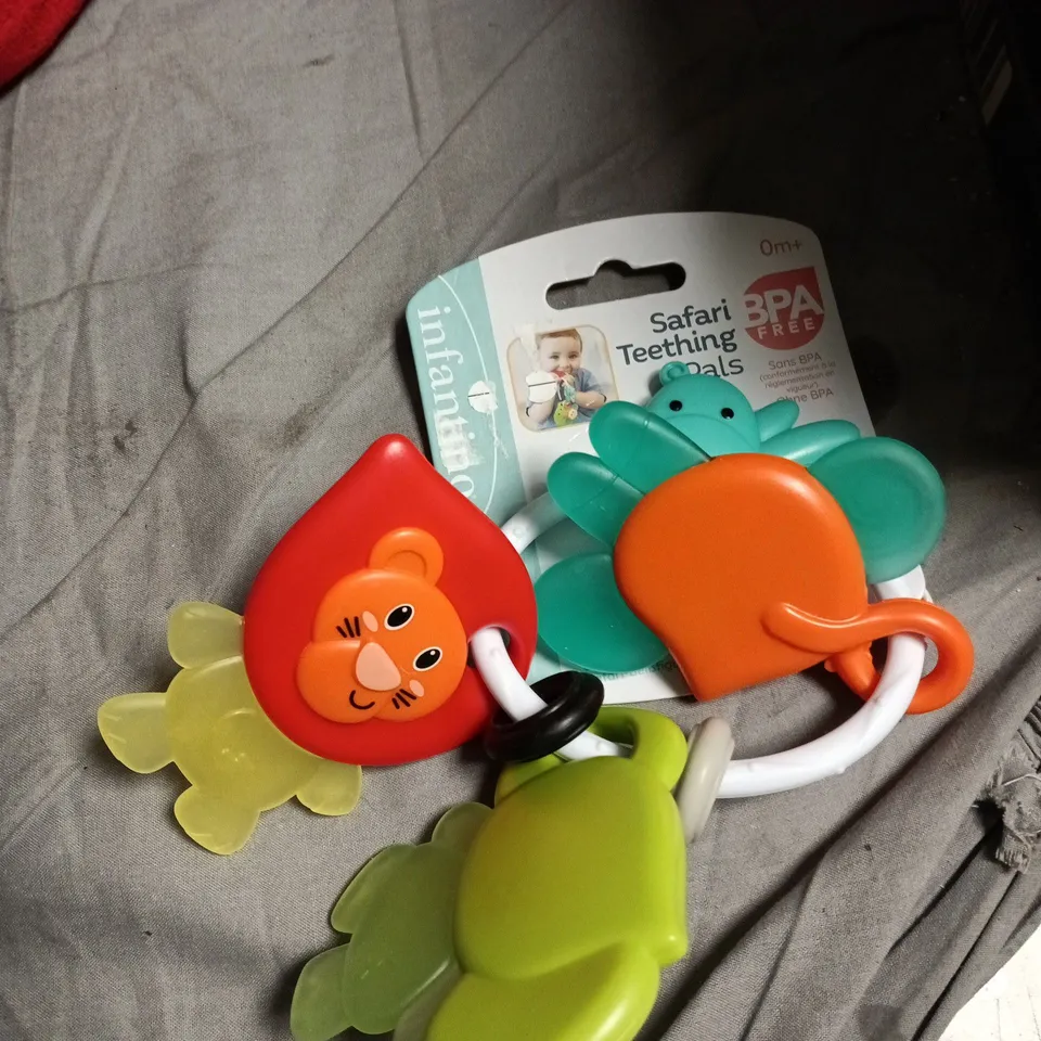 BOX OF APPROXIMATELY 20 ASSORTED TOYS INCLUDING WINNIE THE POOH BACK PACK , TEMPORAY TATTOO SAFARI TEETHING PALS 