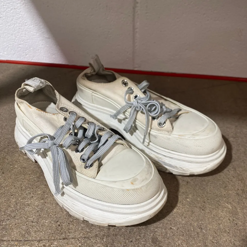 PAIR OF ALEXANDER MCQUEEN CREAM TRAINERS 