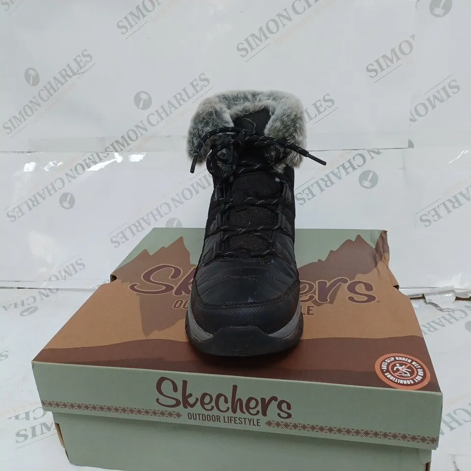 BOXED SKECHERS BLACK CUFFED BOOTS- SIZE 4 