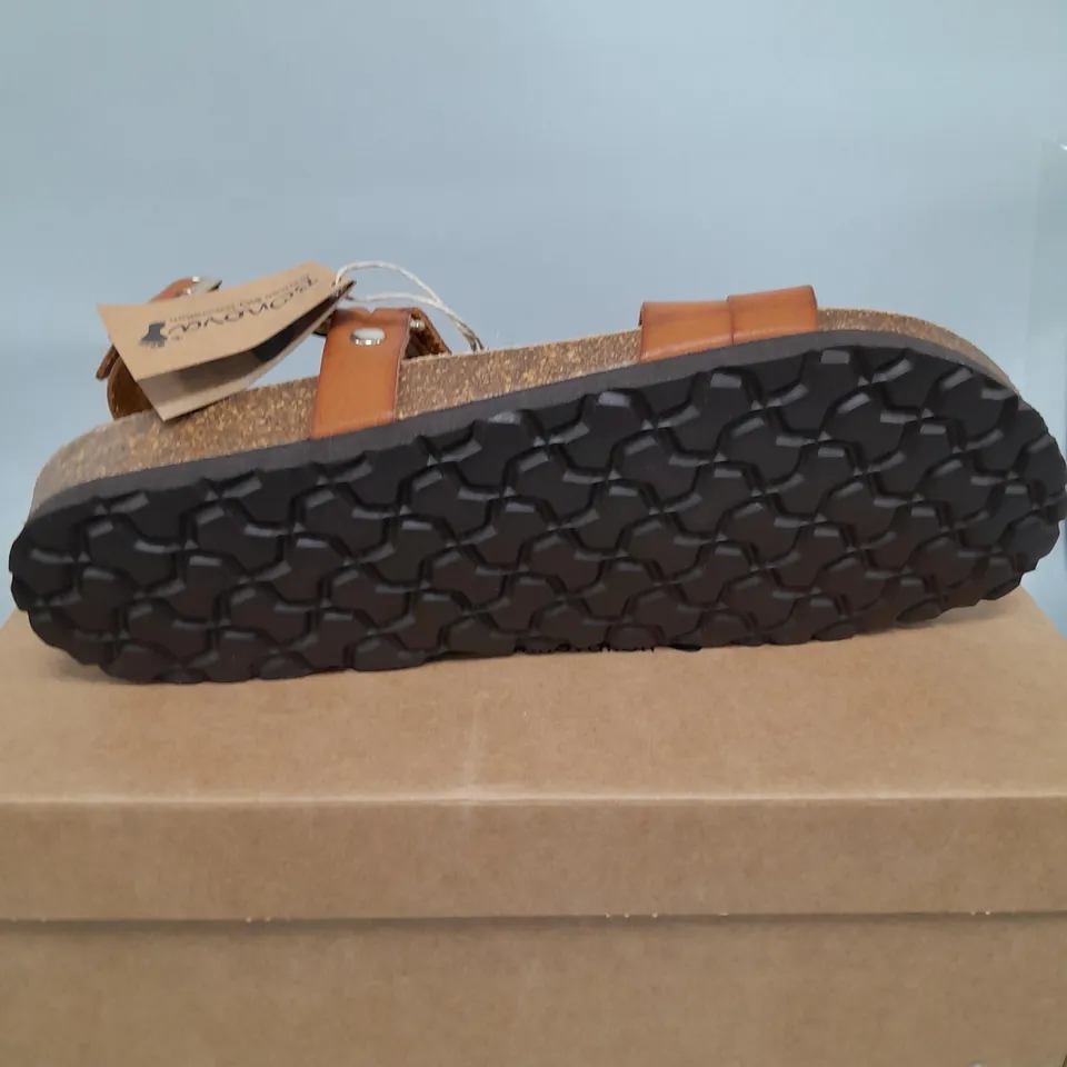 PAIR OF BONOVA STRAP SANDALS BROWN SIZE 8