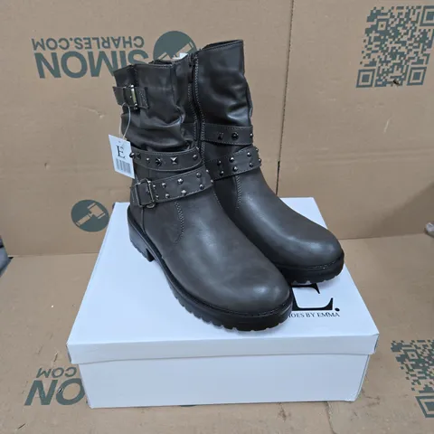 E. SHOES BY EMMA ANTONIA GREY ANKLE BOOTS – UK 4
