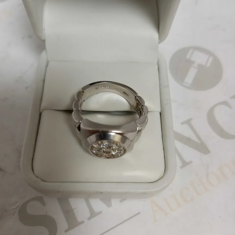 DESIGNER 18CT WHITE GOLD 'ROLEX' STYLE DIAMOND SET GENT'S RING +-0.80CT