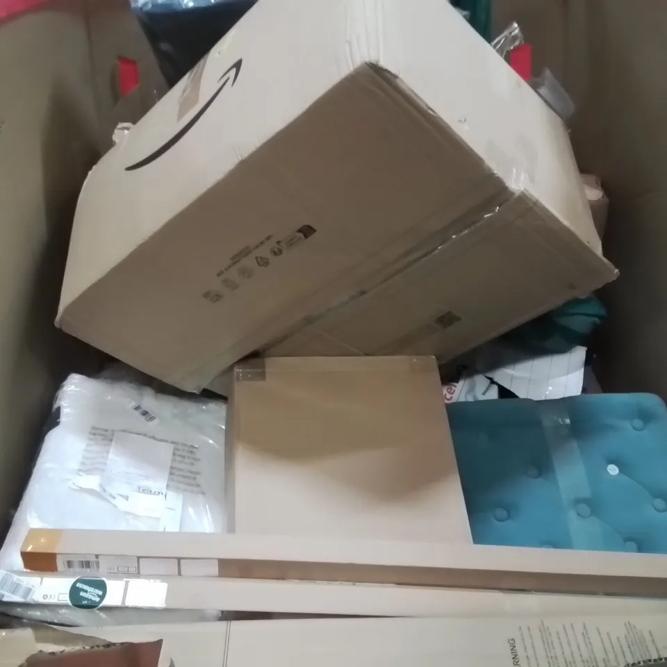 PALLET OF ASSORTED HOUSEHOLD GOODS AND PRODUCTS TO INCLUDE;RETRACTABLE SAFETY GATE,LARGE AREA RUG,CAT PLAYHOUSE