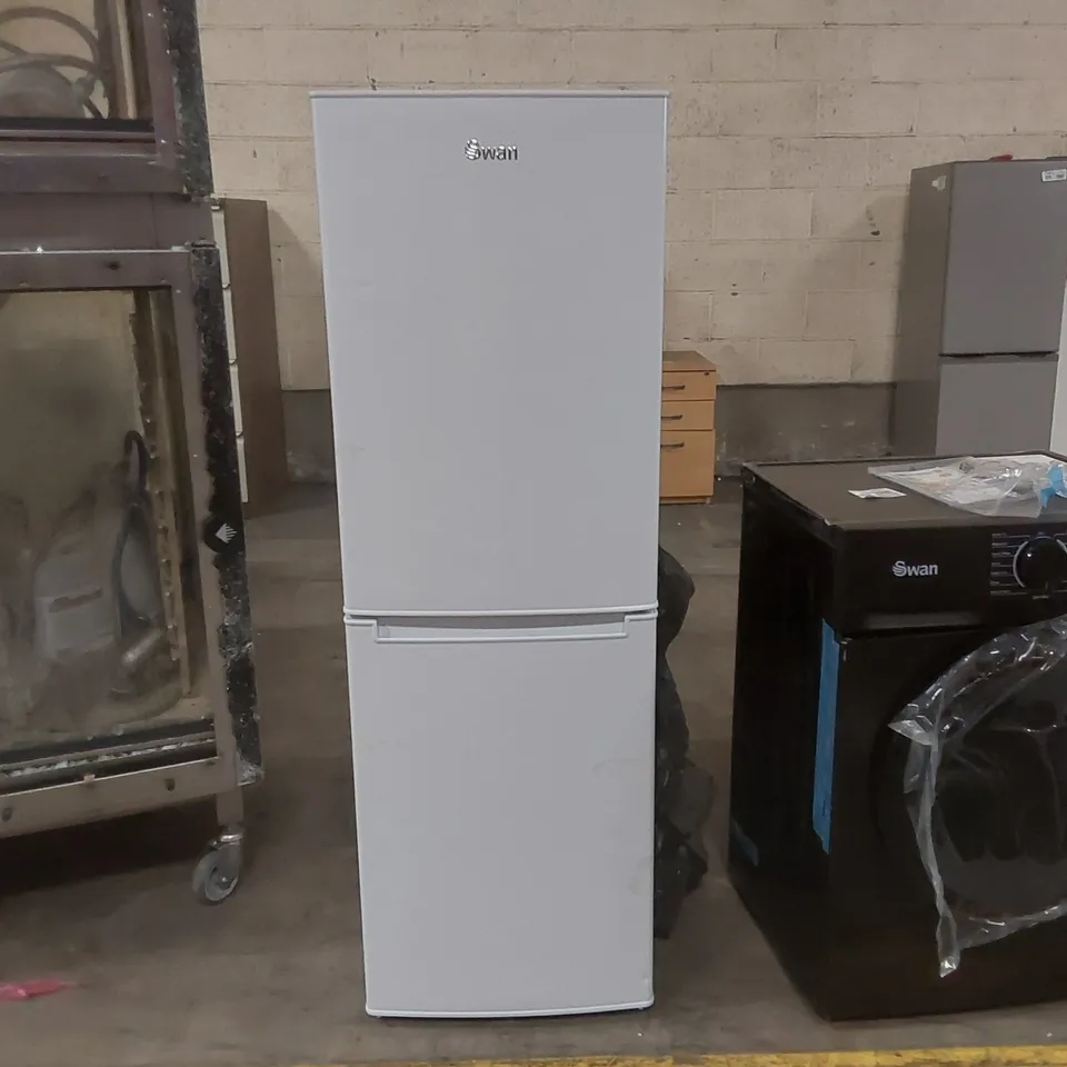SWAN SR15690W 48CM WIDE, 144CM HIGH, 50/50 SPLIT COMPACT FRIDGE FREEZER - WHITE