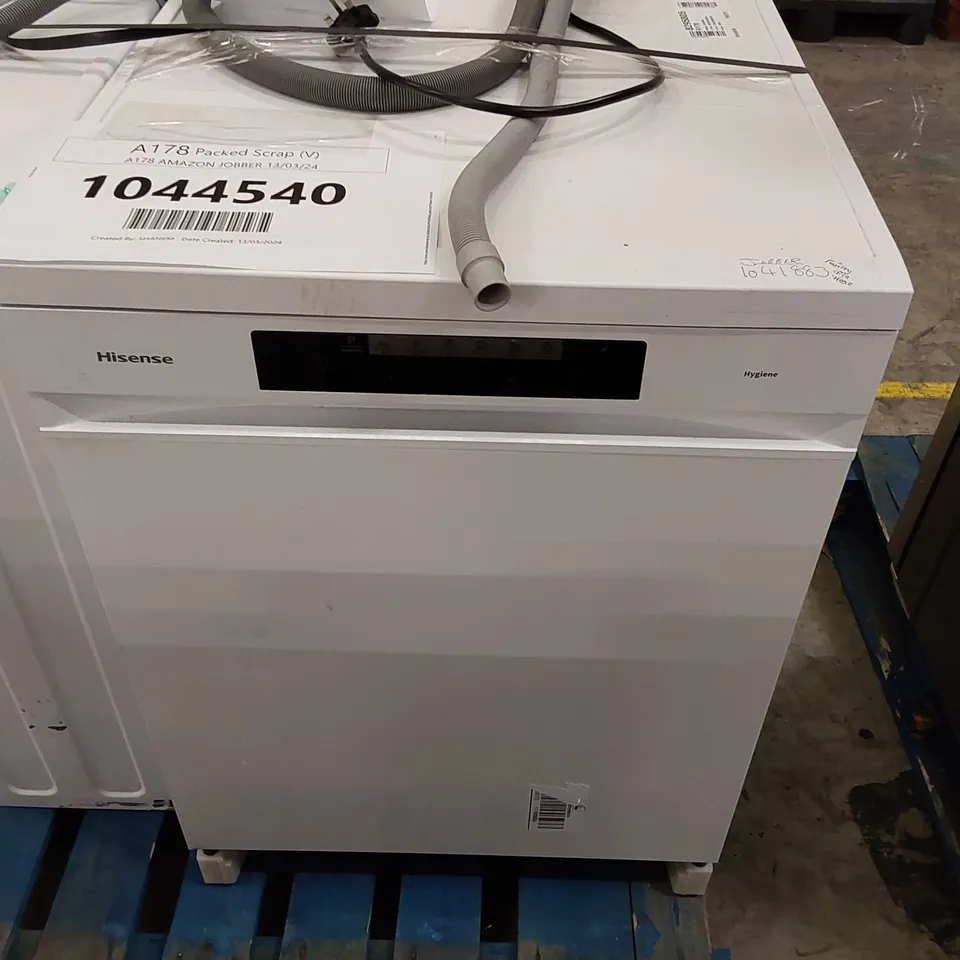 HISENSE FREESTANDING DISHWASHER WHITE 