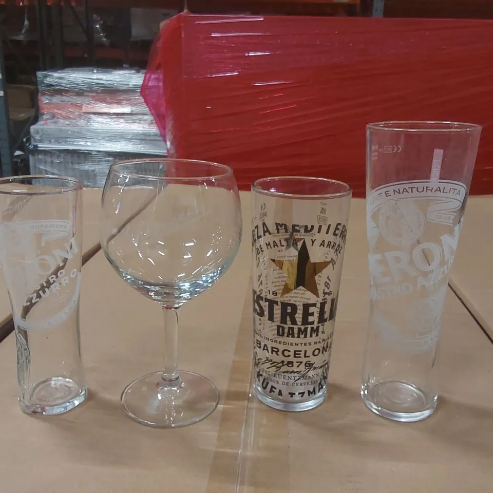 BOX CONTAINING APPROXIMATELY 34x ASSORTED DRINKS GLASSES