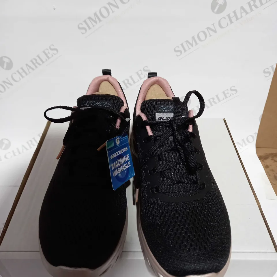 SKECHERS GLIDE-STEP TRAINERS IN BLACK & PINK - SIZE 5