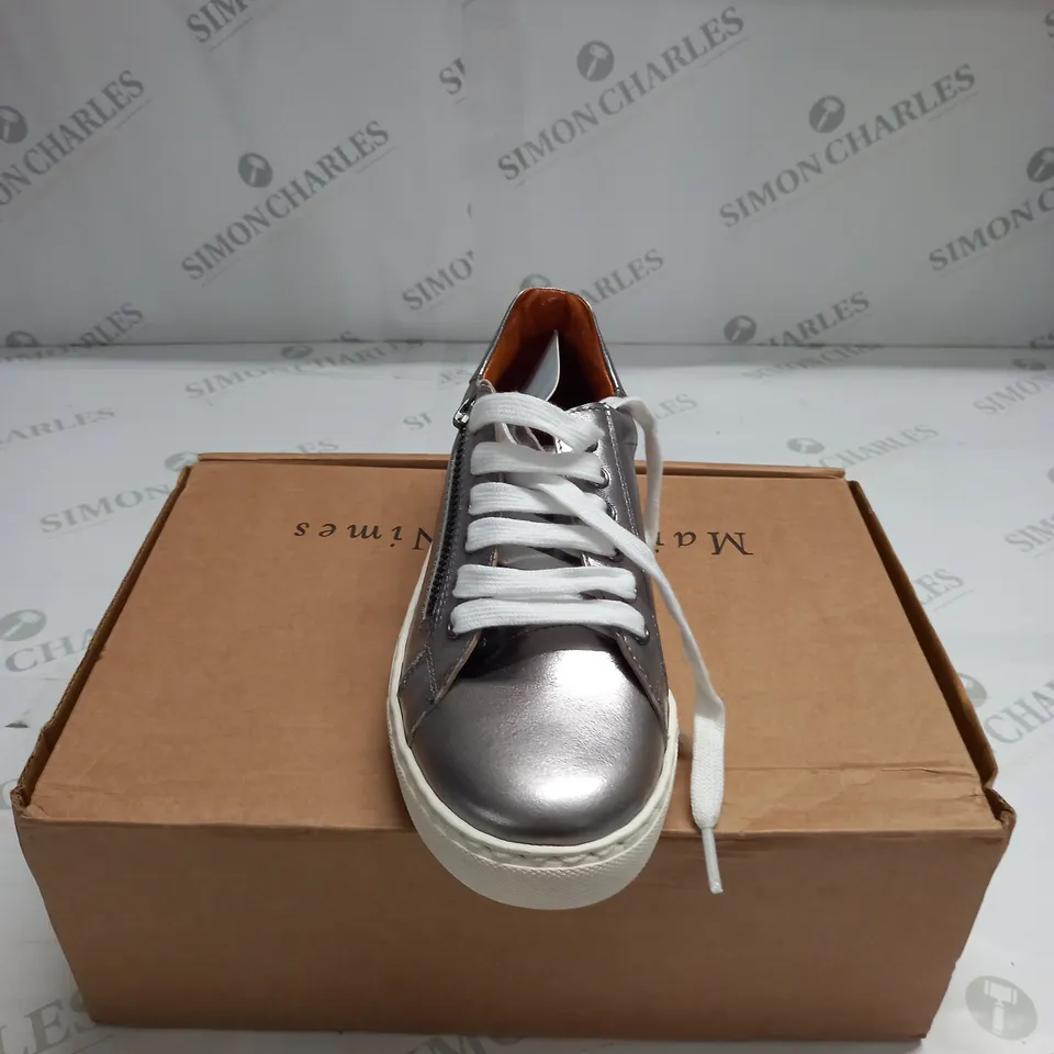BOXED PAIR OF MAISON DE NIMES LEATHER ZIP SIDE TRAINERS IN PEWTER - SIZE 4
