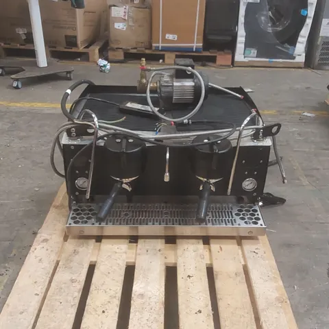 SYNESSO S200 COMMERCIAL 2 GROUP COFFEE MACHINE