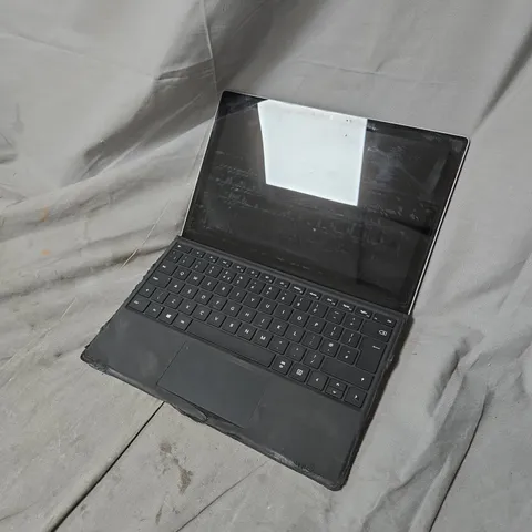 MICROSOFT SURFACE PRO 5 WITH KEYBOARD – I5, 8GB RAM, 256GB SSD, 12.3"