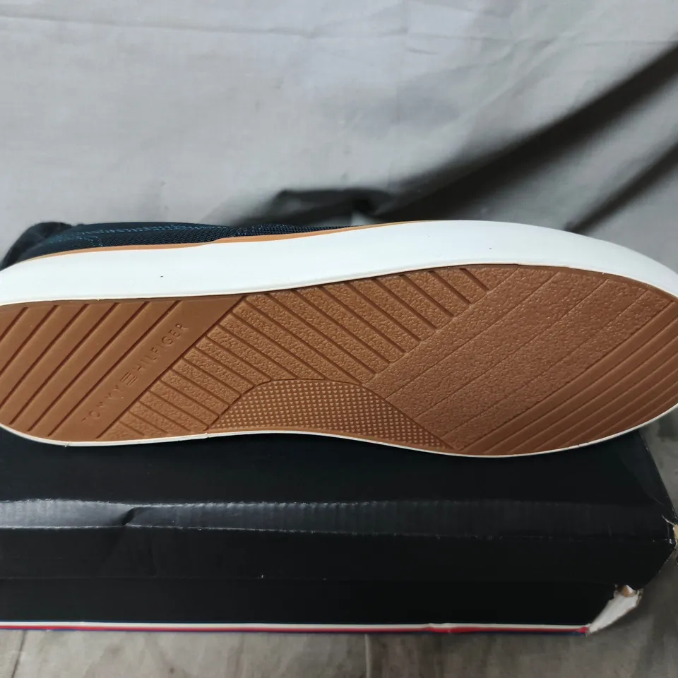 TOMMY HILFIGER SLIP-ON SNEAKERS – NAVY CANVAS, MEN’S UK SIZE 8