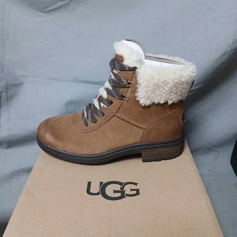 UGG HARRISON LACE CHELSEA BOOTS – TAN SUEDE, FAUX FUR TRIM, UK 6