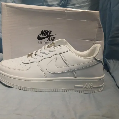 NIKE AIR FORCE 1 LOW TRAINERS – WHITE, UK 6 (EU 39)