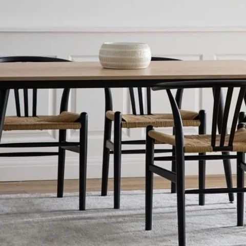 BOXED GALLERY DIRECT ASTLEY DINING TABLE OAK