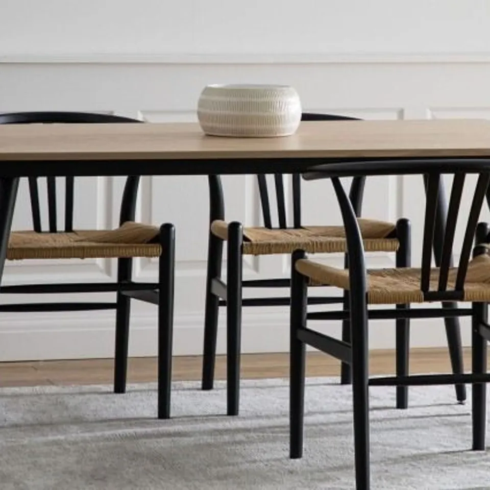 BOXED GALLERY DIRECT ASTLEY DINING TABLE OAK