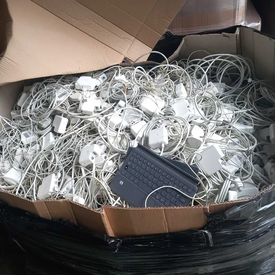 PALLET OF A SIGNIFICANT QUANTITY OF ASSORTED ELECTRICAL ACCESSORIES, TO INCLUDE APPLE CABLES, PHONE CASES, ETC