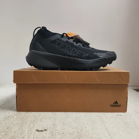 BOXED PAIR OF TERREX AGRAVIC GTX TRAINERS IN BLACK SIZE UK 8.5
