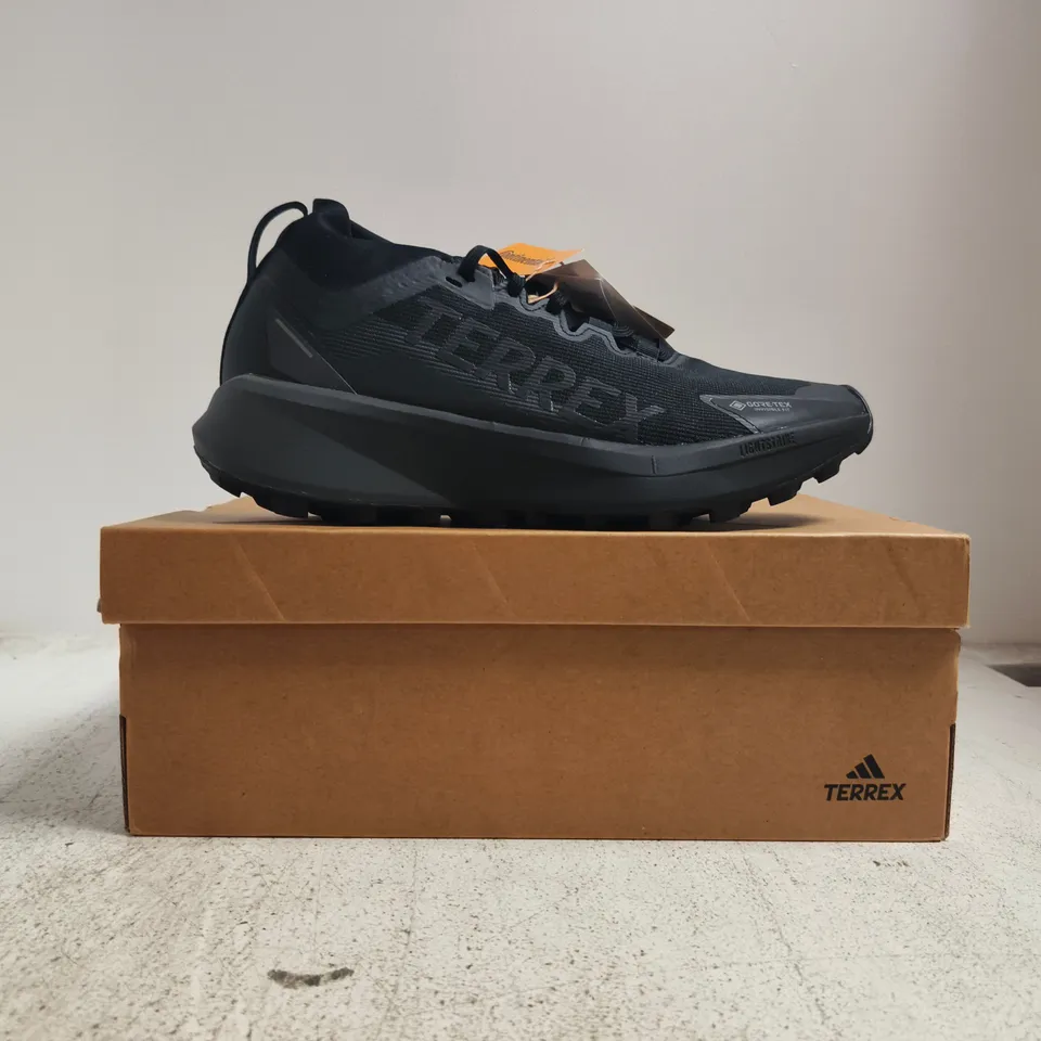 BOXED PAIR OF TERREX AGRAVIC GTX TRAINERS IN BLACK SIZE UK 8.5