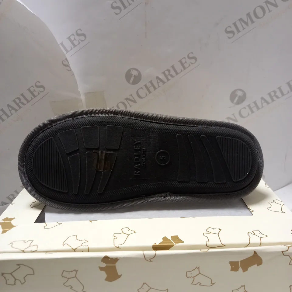 RADLEY COZY LADIES CHARCOAL SLIPPERS - UK SIZE 5