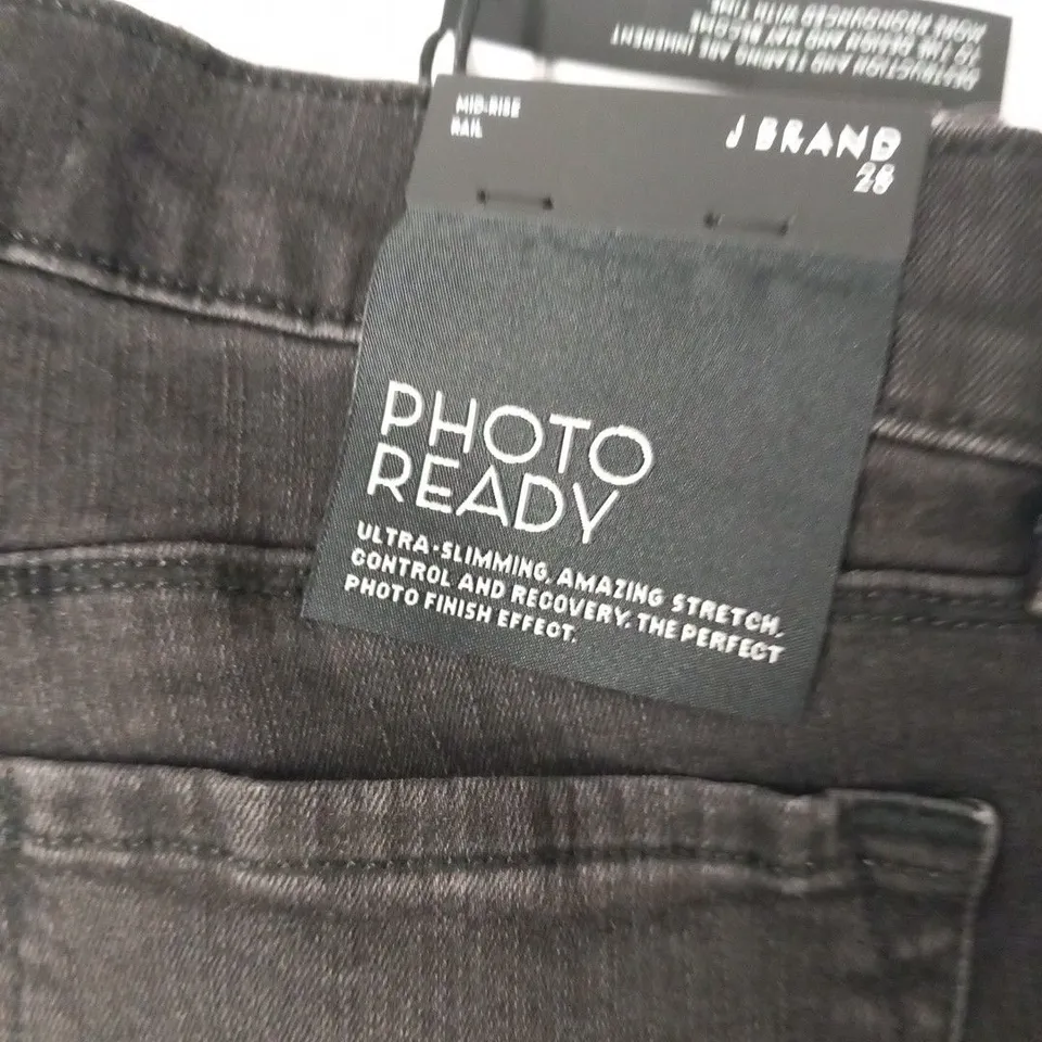 J BRAND PHOTO READY ULTRA SLIMMING MID RISE RAIL JEANS SIZE 28