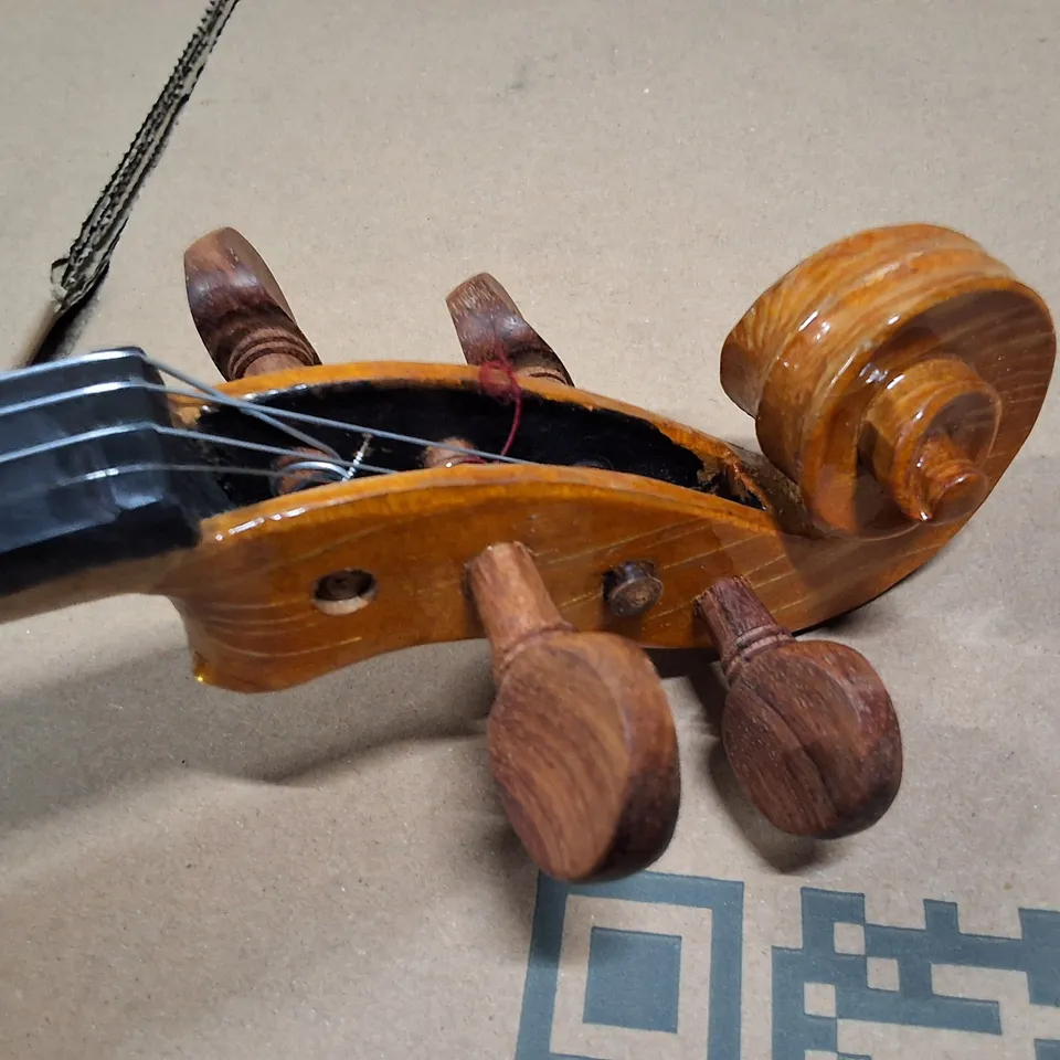 STENTOR STUDENT I VIOLIN WITH BOW IN HARD CASE (MUSICAL INSTRUMENT)