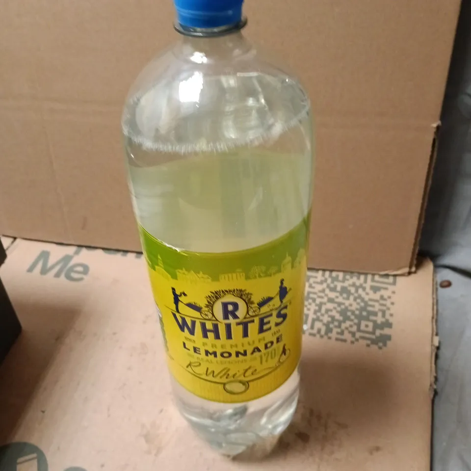 APPROXIMATELY 6 ASSORTED DRINK ITEMS INCLUDING FIX8 KOMBUCHA  AND R WHITES LEMONADE 