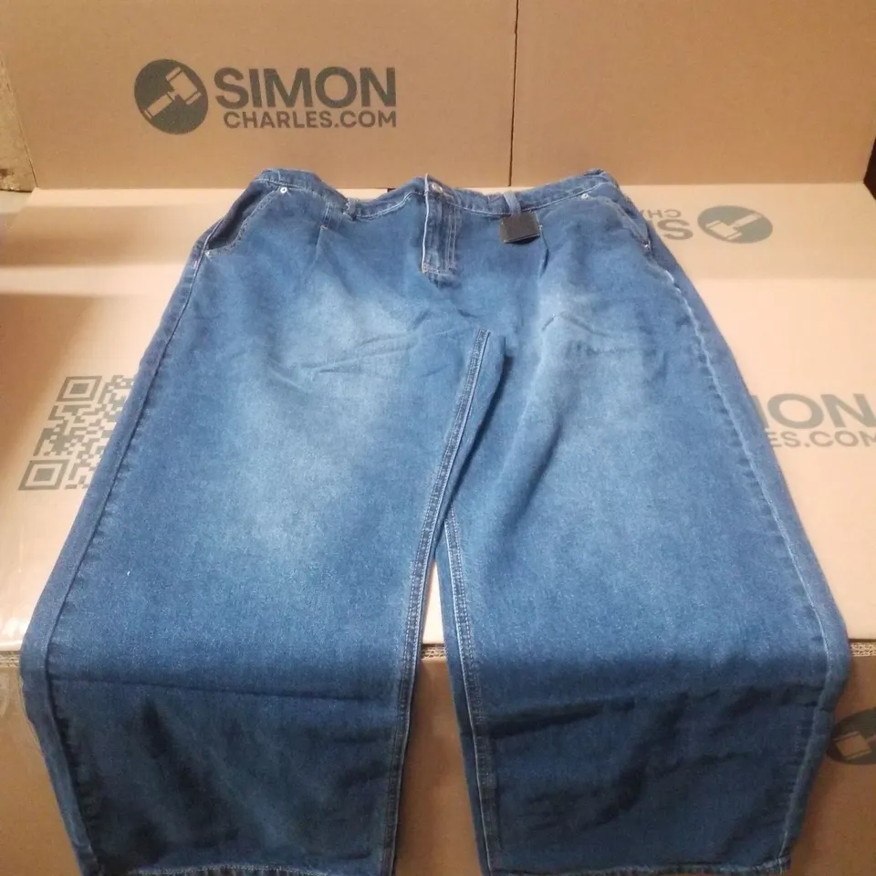 BOX CONTAINING APPROXIMATELY 10 BRAND NEW SIMPLY BE MID BLUE PLEAT DETAIL WIDE LEG JEANS - SIZE 18R