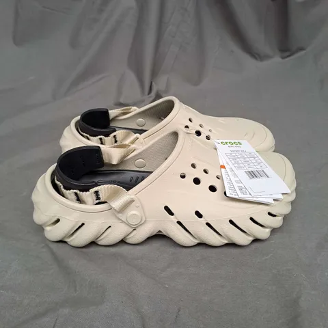 PAIR OF CROCS ECHO CLOGS IN ECRU SIZE EU 39/40