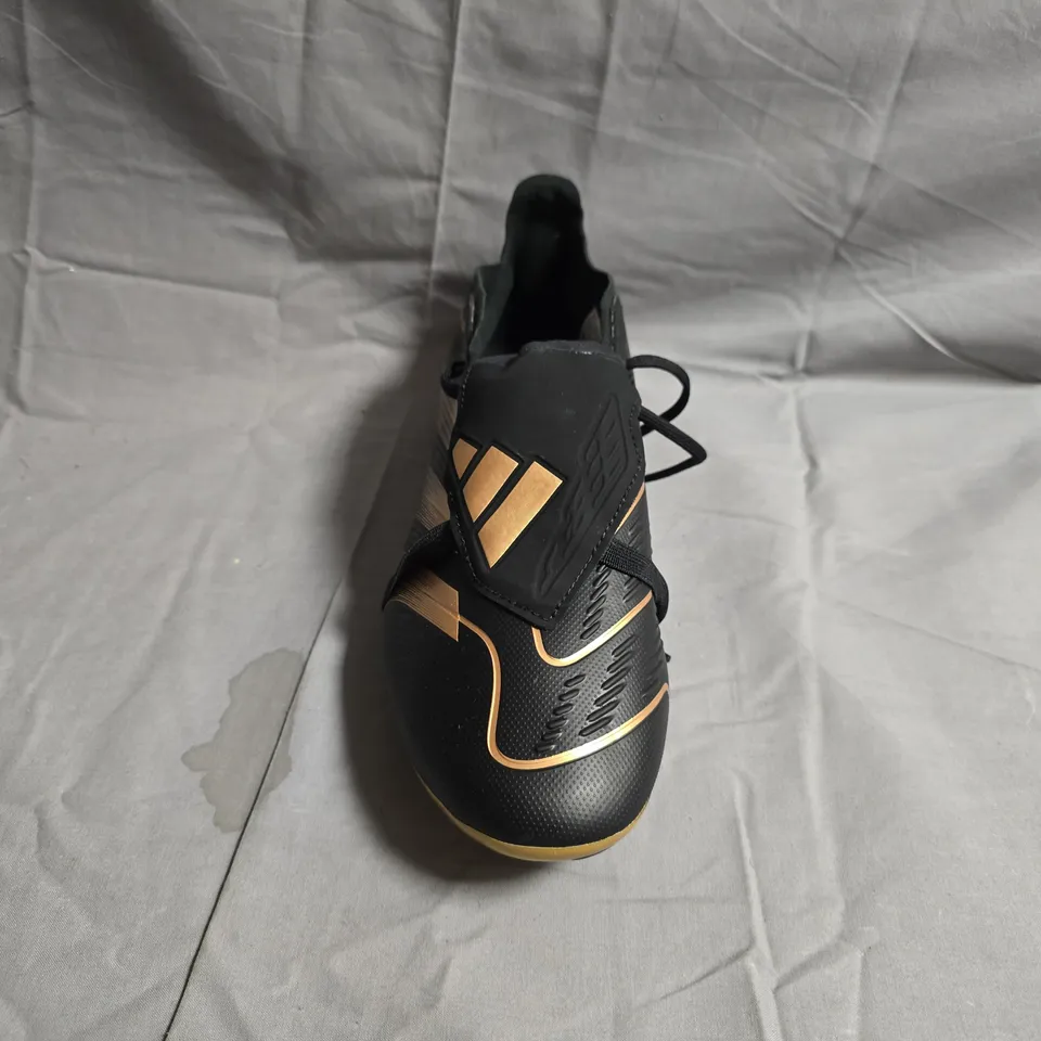 PAIR OF ADIDAS PREDATOR LEAGUE FOOTBALL BOOTS IN BLACK/GOLD SIZE UK 10