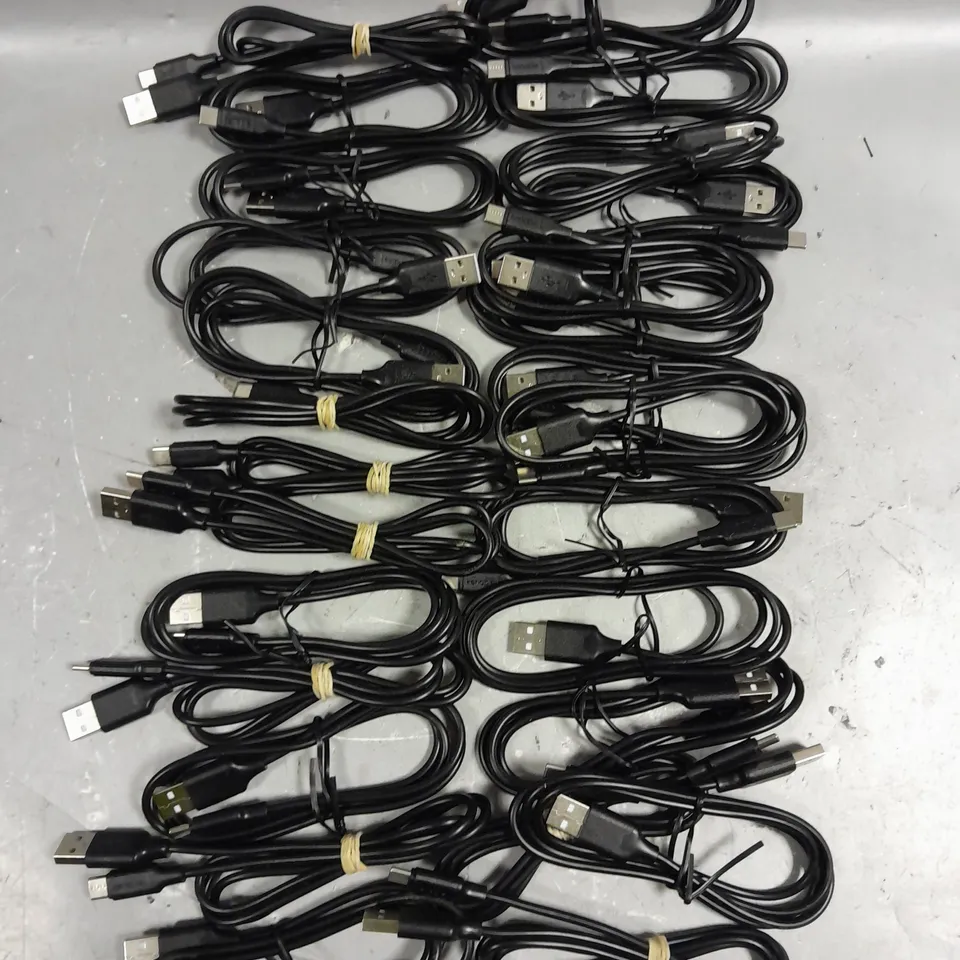 APPROXIMATELY 25 KENABLE USB A - USB C DATA CABLES 