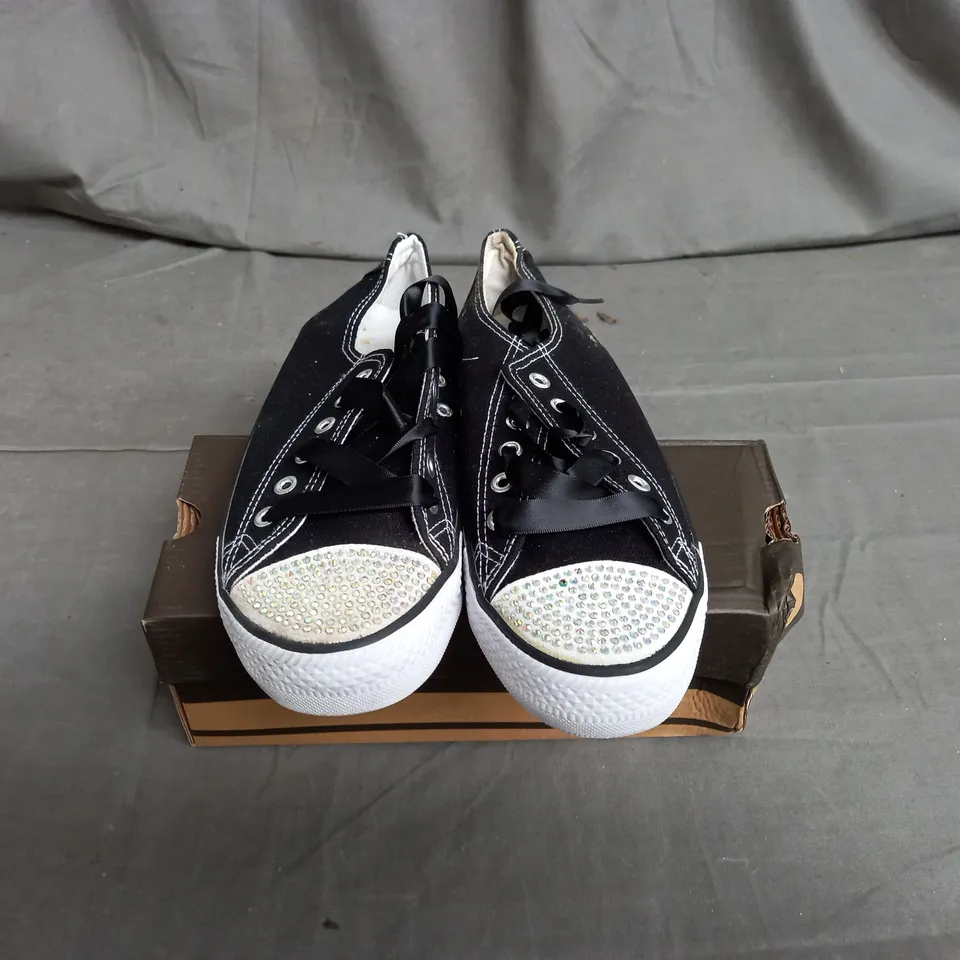 APPROXIMATELY 12 PAIRS OF WOMENS CANVAS TRAINERS WITH DIAMANTE TOP IN VARIOUS SIZES