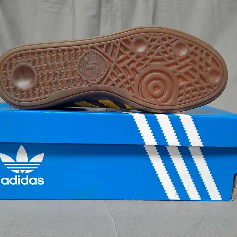 BOXED PAIR OF ADIDAS HANDBALL SPEZIAL SHOES IN GREEN/YELLOW UK SIZE 8