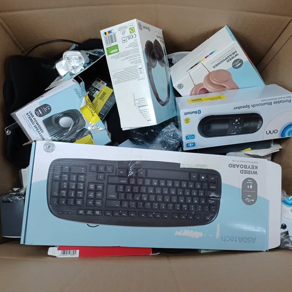 BOX OF APPROX 30 ASSORTED ITEMS TO INCLUDE - WIRED HEADPHONES - WIRED KEYBOARD - PORTABLE BLUETOOTH SPEAKER ECT