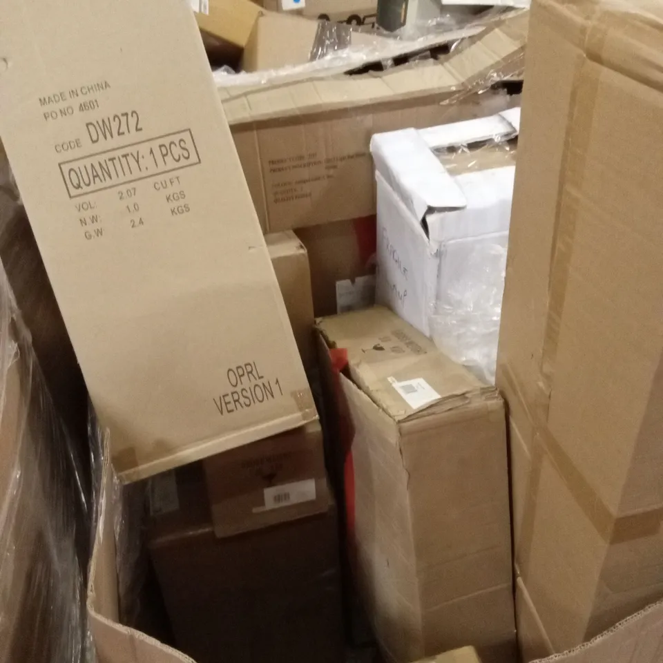 PALLET TO CONTAIN A LARGE QUANTITY OF DESIGNER HOME LIGHTING GOODS AND PRODUCTS 