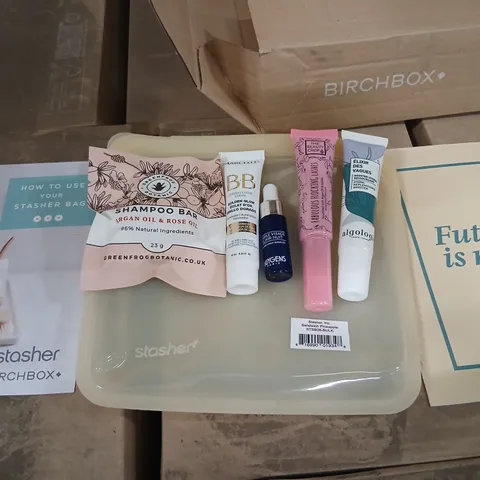 APPROXIMATELY 15 BIRCHBOX STASHER GIFT SETS TO INCLUDE; SHAMPOO BAR ARGAN OIL AND ROSE OIL, MARCELLE GOLDEN GLOW, HUYGENS ORGANIC NIGHT REPAIR OIL, THE BEAUTY CROPFABULOUS FLOCKING LASHES, ALGOLOGIE H