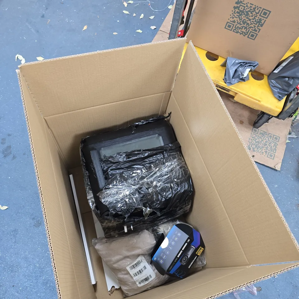 PRINTER – BLACK, BOX OF VARIOUS HOUSEHOLD BROKEN AND MISSING ITEMS 
