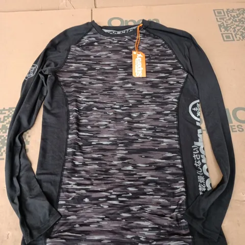 SUPERDRY CARBON BASELAYER IN MONO CAMO - LARGE
